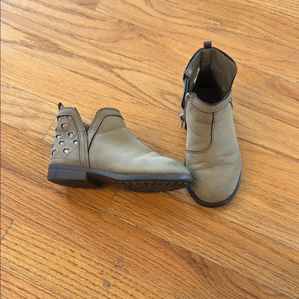 5/$25 Oshkosh Boots size 9